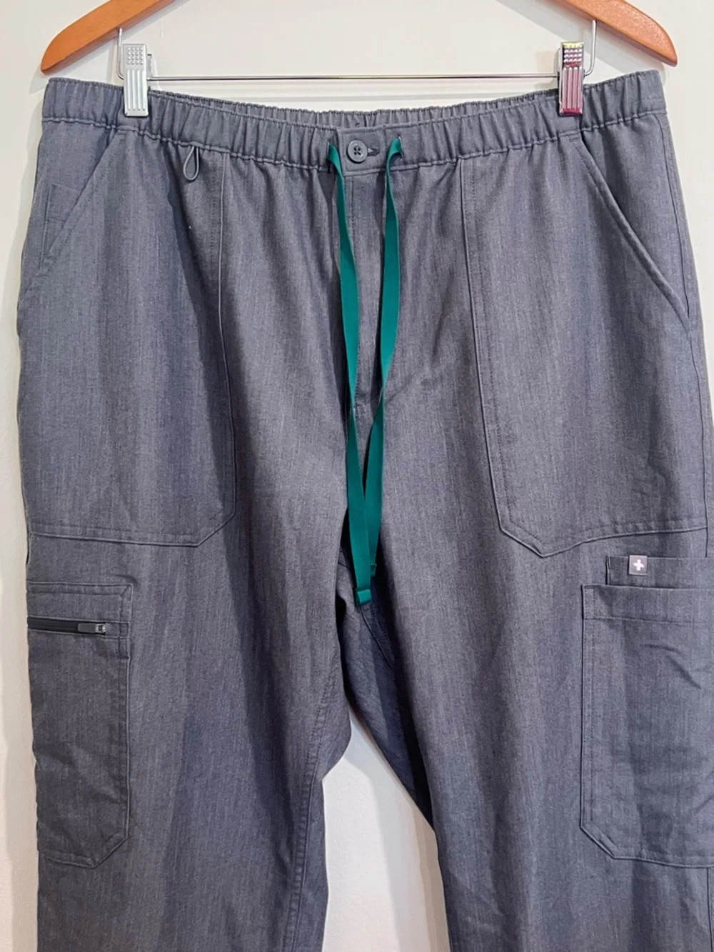 EUC Figs Men's Cairo Cargo Scrub Pants in Graphite Sz XL/S